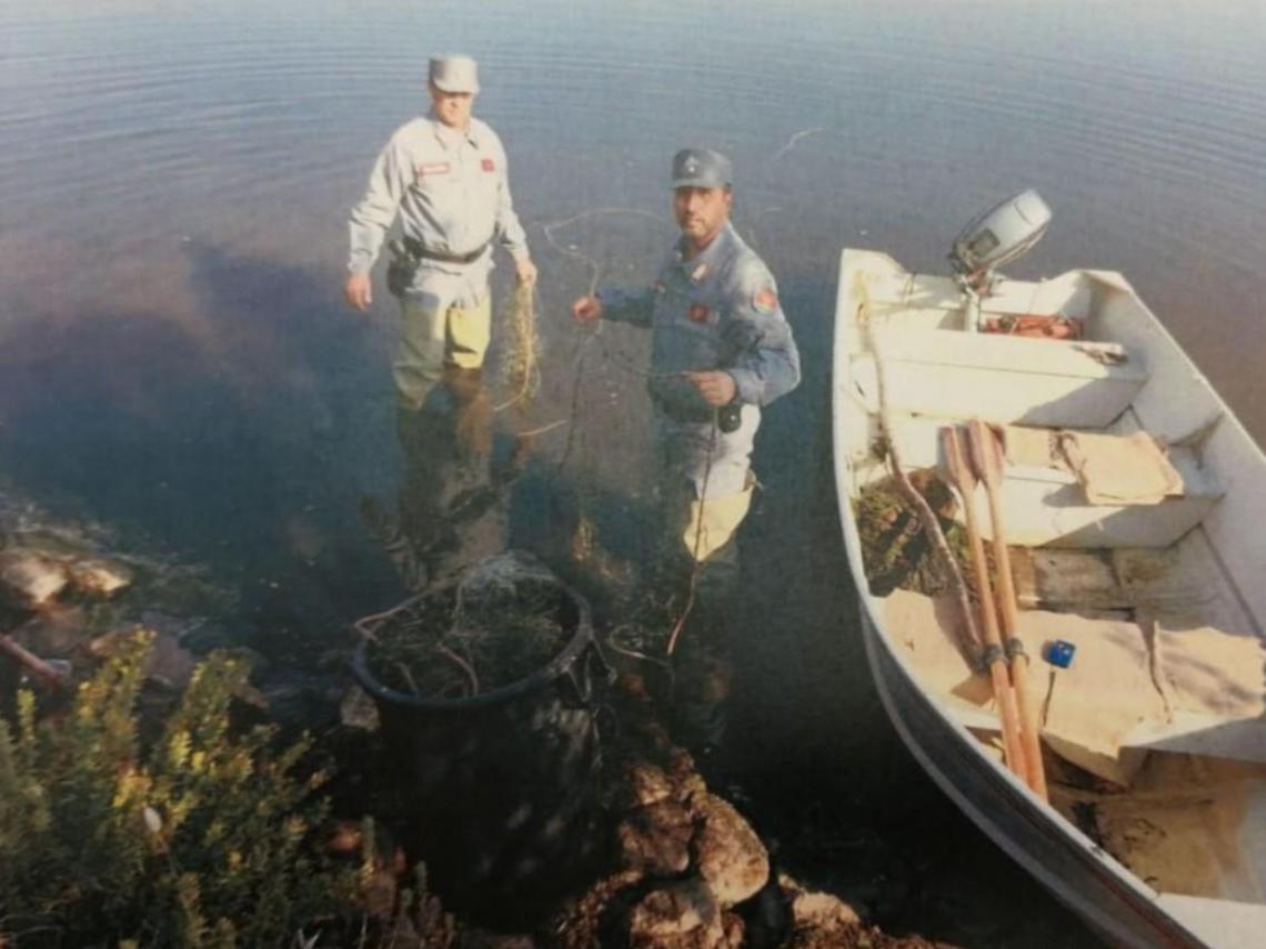 Pesca illecita, sequestrata una rete nel lago dei Monaci