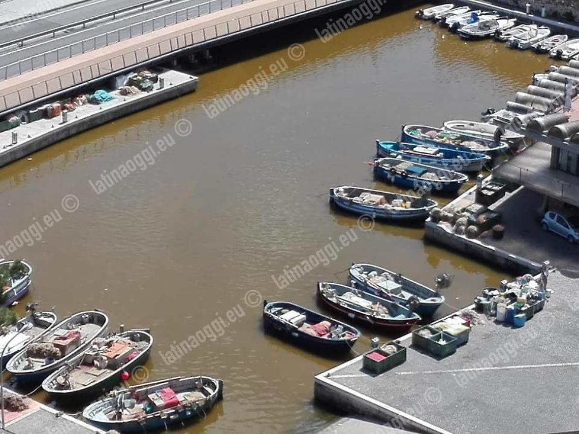 Formia, l'acqua diventa marrone: allarme per quanto sta accadendo