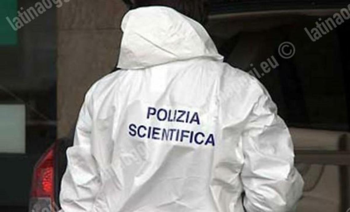Proiettile sulla porta di casa, forse una questione di soldi