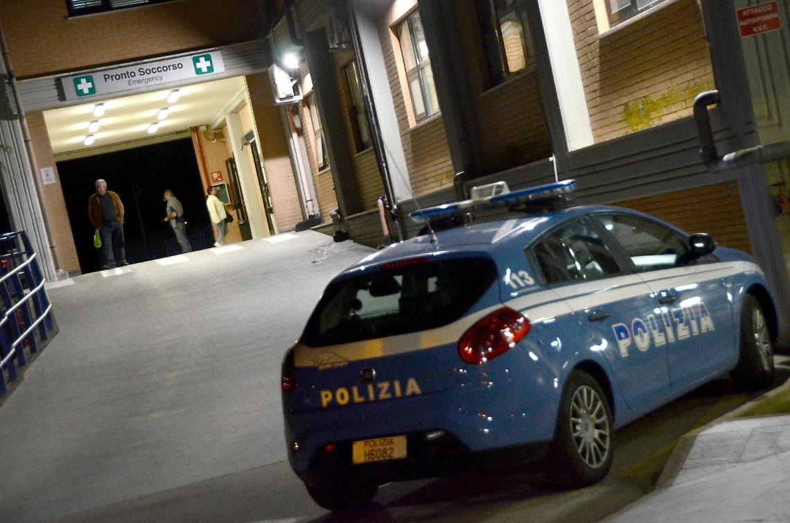 Latina, misteriosa aggressione in piazza Moro: giovane ferito a bottigliate
