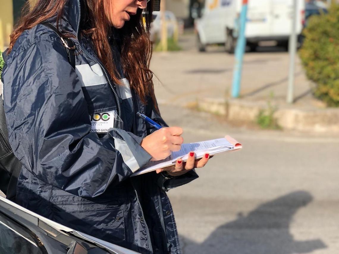 Multe ai furbetti dei rifiuti a Latina: 23 sanzioni in due mesi