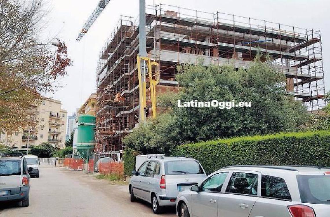 Sigilli rimossi al cantiere di via Ombrone. Ma resta lo stop amministrativo