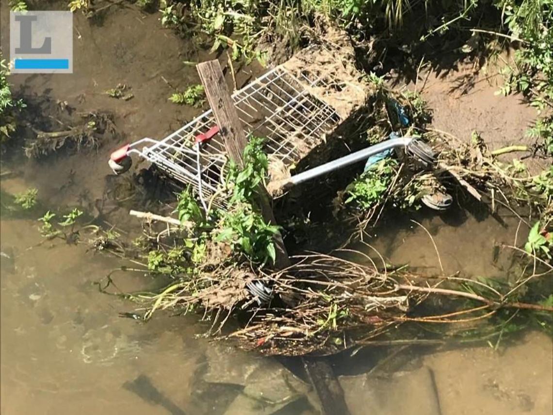 Nettuno, la foto dei lettori: carrello abbandonato nel fosso Loricina