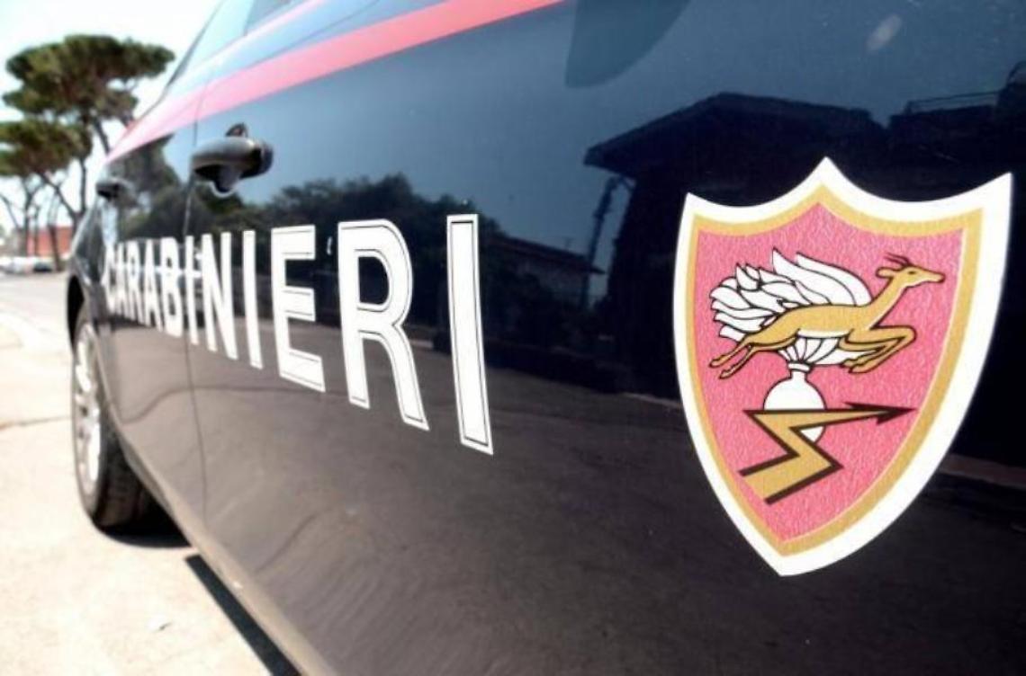 Anzio, picchia la compagna e poi spara alla tv: uomo in stato di fermo