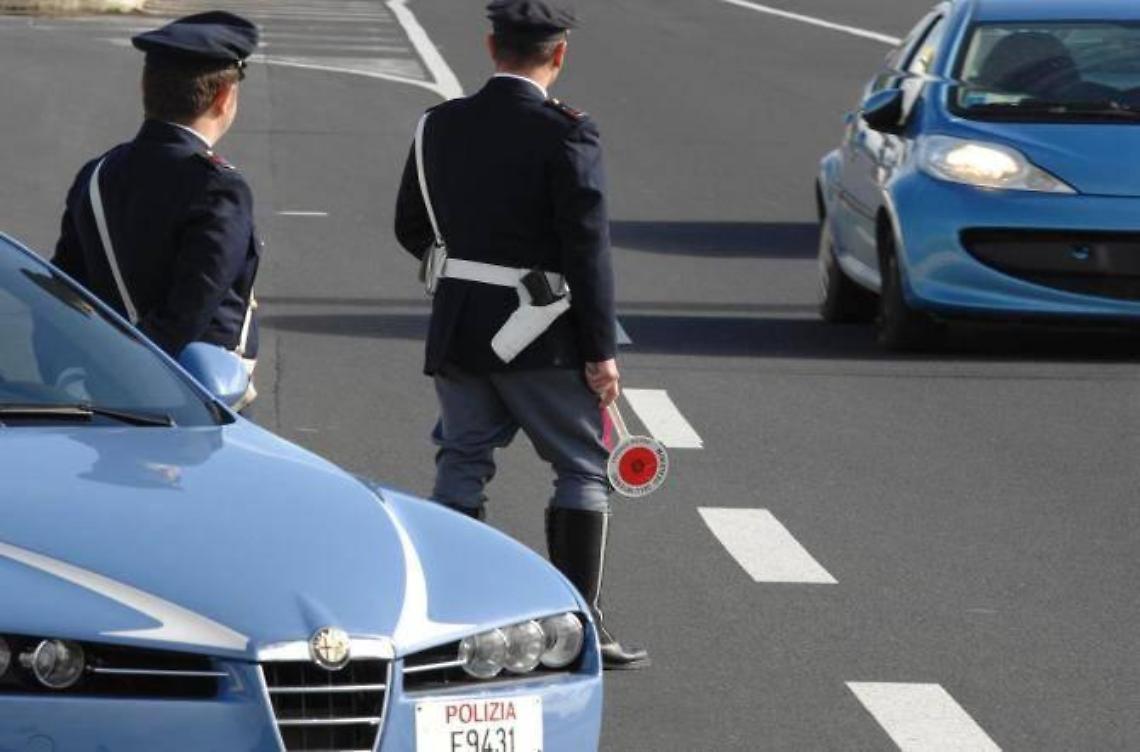 In auto soldi macchiati: i sospetti su tre giovani