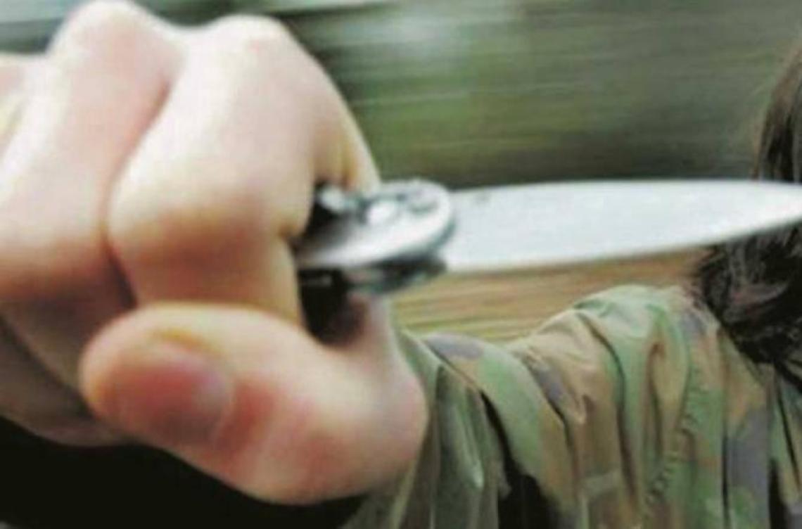 Rapina col coltello nella parafarmacia del centro storico di Terracina