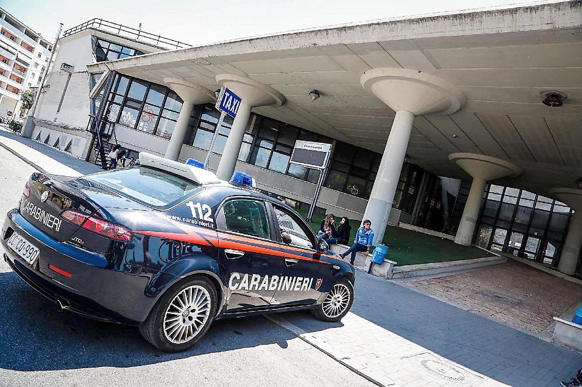 Latina, botte ai genitori: il giudice convalida e lascia in carcere il 28enne