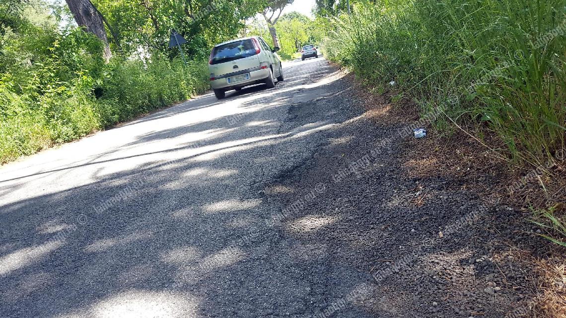 Sicurezza a rischio in via Jommelli: la strada è dissestata