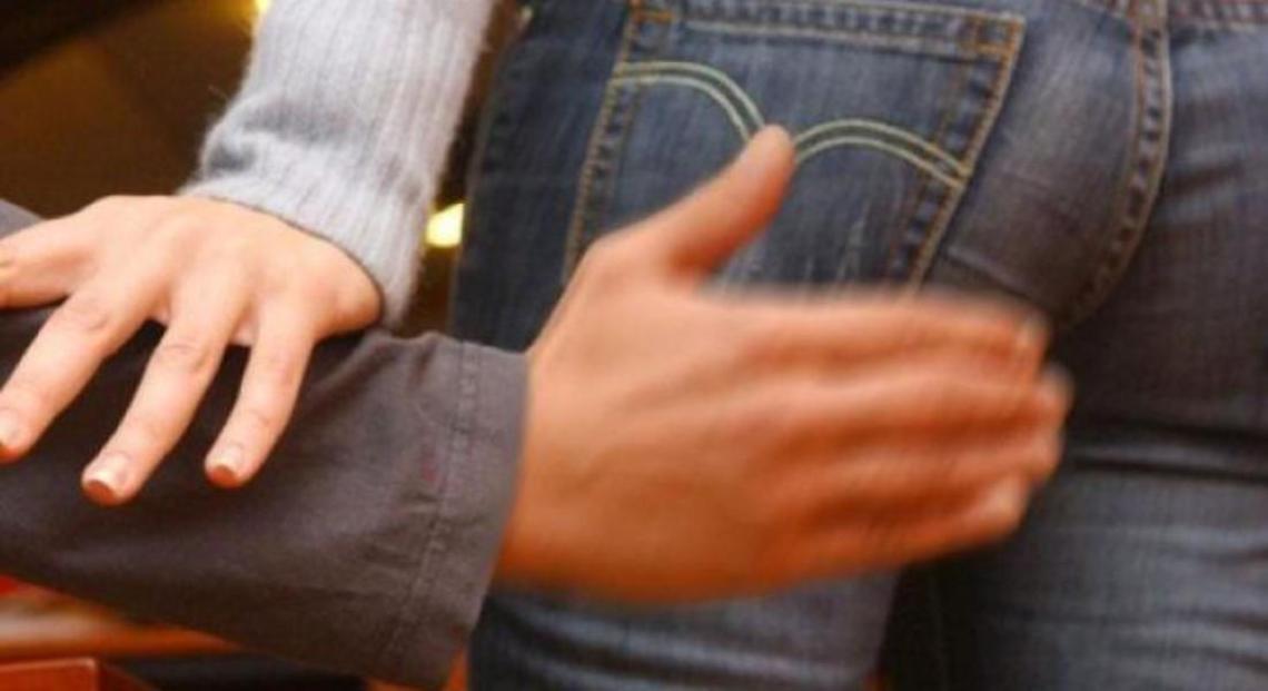 Ragazzina di circa 16 anni palpeggiata sull'autobus