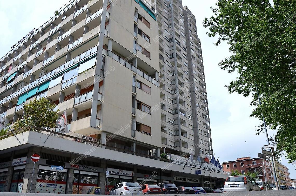 Grattacielo Pennacchi sommerso dai debiti: si va verso l'asta