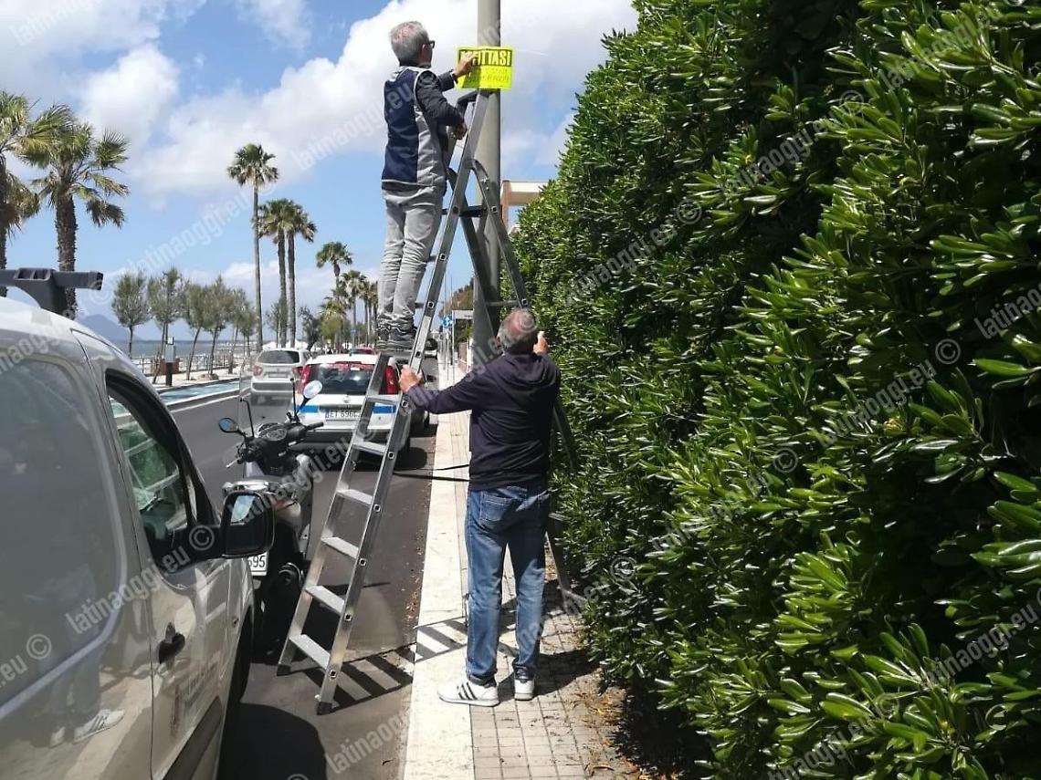 Terracina, guerra al cartello selvaggio: maxi multe alle agenzie immobiliari