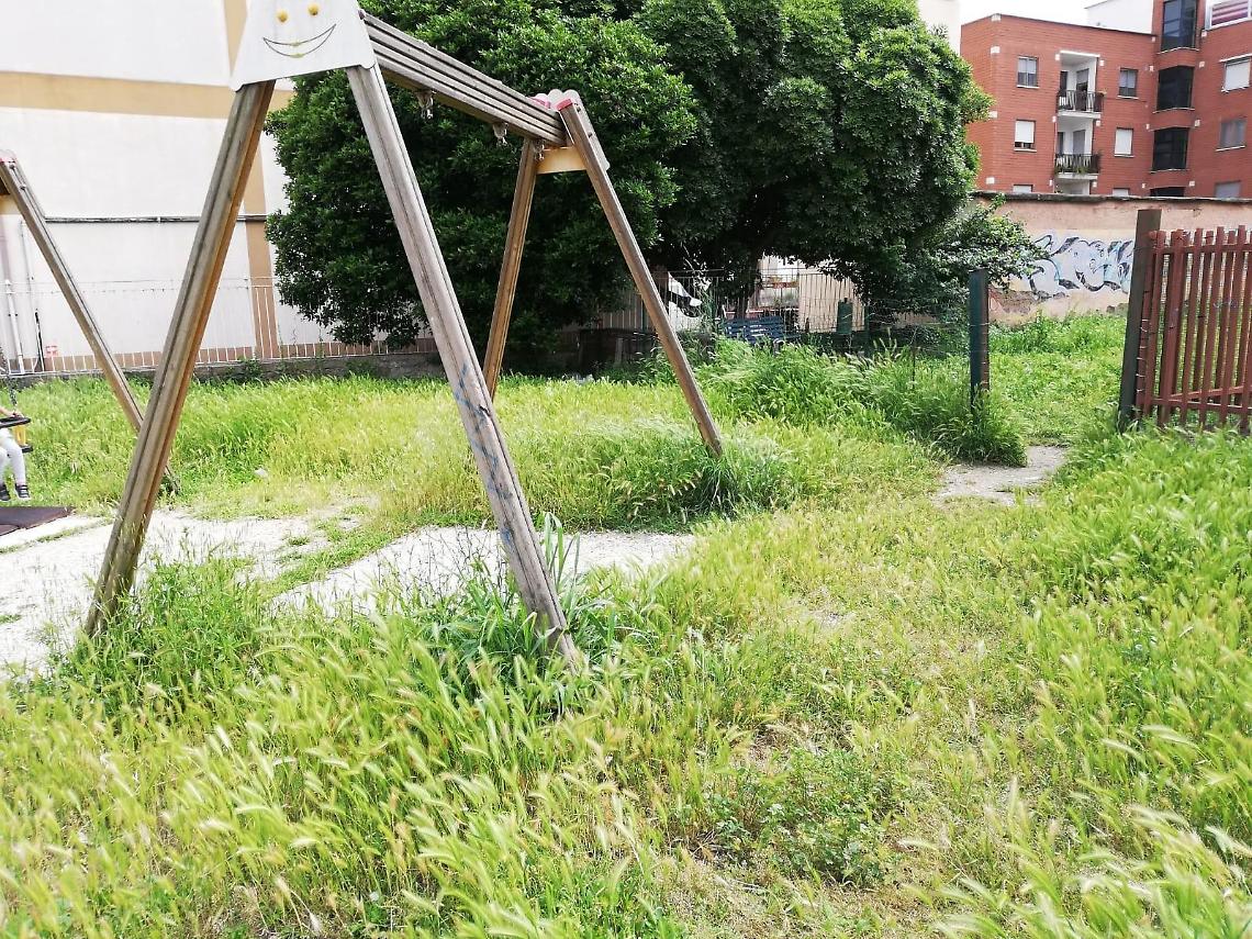 Il parco di via Villafranca abbandonato al degrado e all'incuria