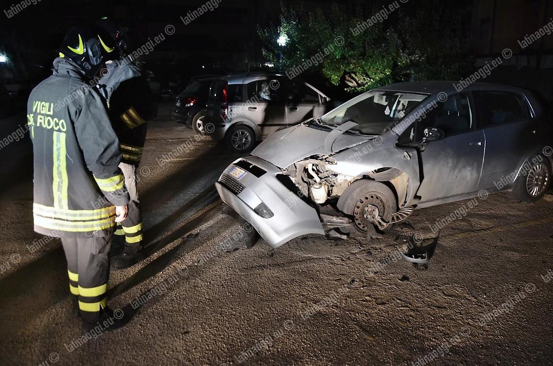 Bomba sotto ad un'automobile, attentato in viale Kennedy