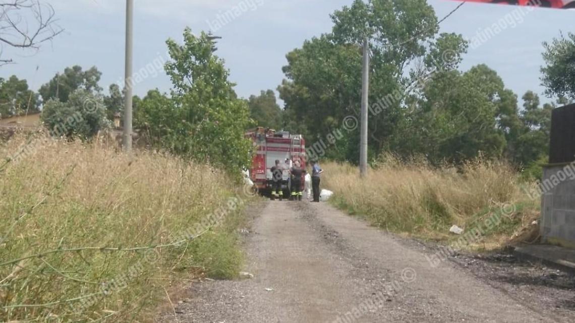 Cadaveri carbonizzati in auto, sono un uomo e una donna