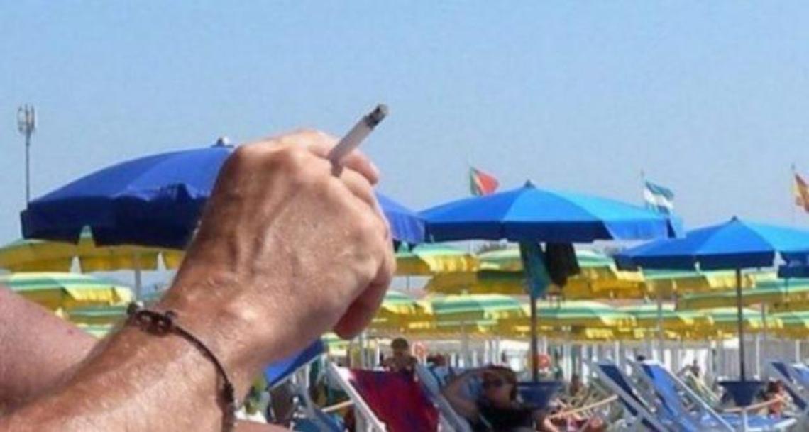 Niente sigaretta in spiaggia, scatta l'ordinanza antifumo a Latina