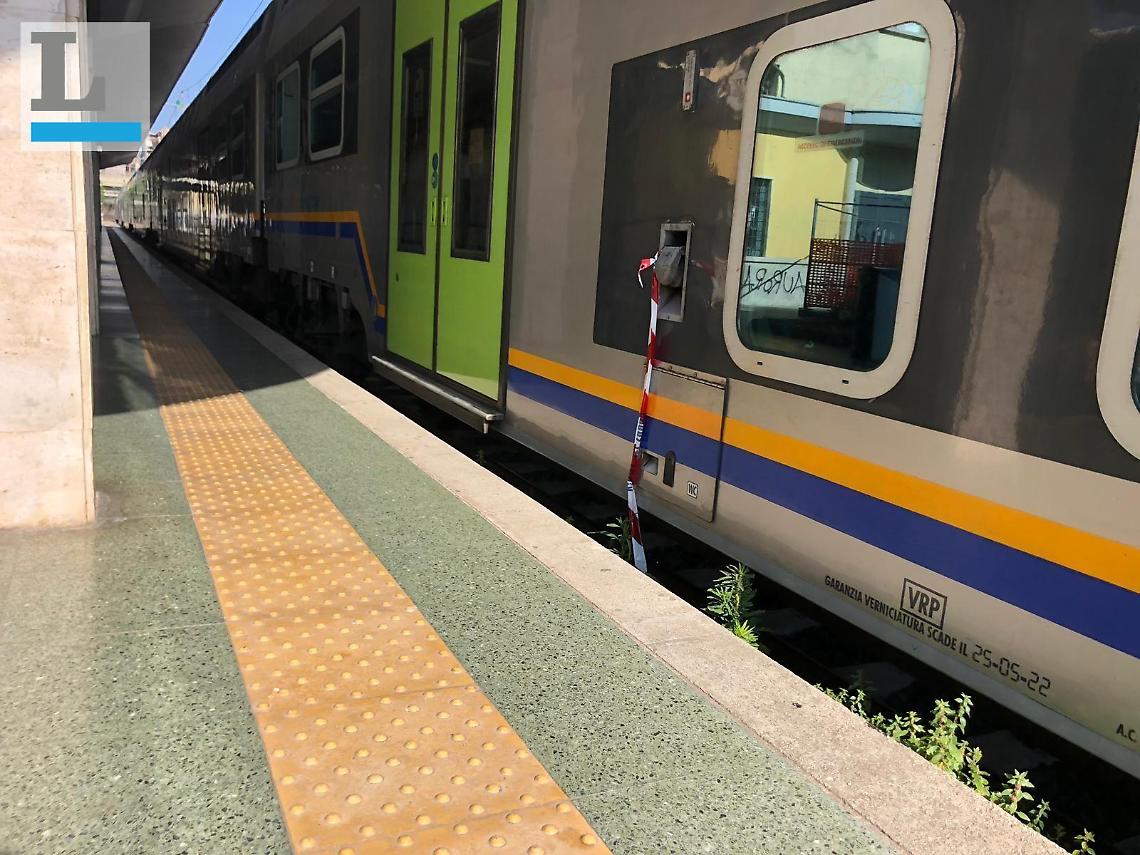 Tragedia a Nettuno, giovane sale sul tetto del treno: morto folgorato