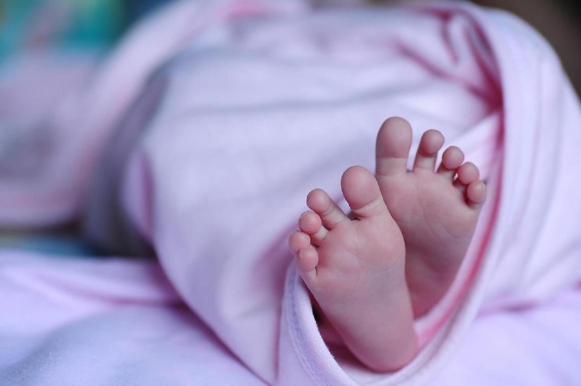 Fiocco rosa ad Ardea, una bimba nasce in auto a largo Genova