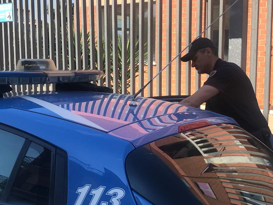 Latina, era ai domiciliari ma continuava a spacciare: giovane in manette