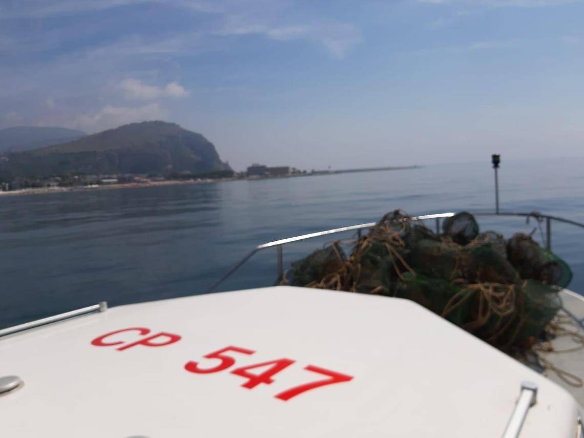 Terracina, blitz contro la pesca illegale. La guardia costiera sequestra 30 nasse
