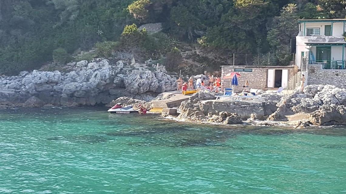 Malore in acqua mentre fa snorkeling: soccorso lampo al Faro del Circeo