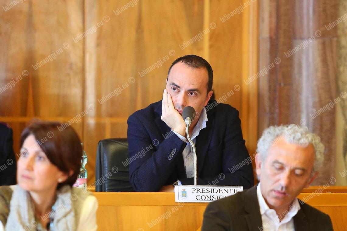 Consiglio comunale, l'opposizione pronta alla sfiducia al presidente Colazingari