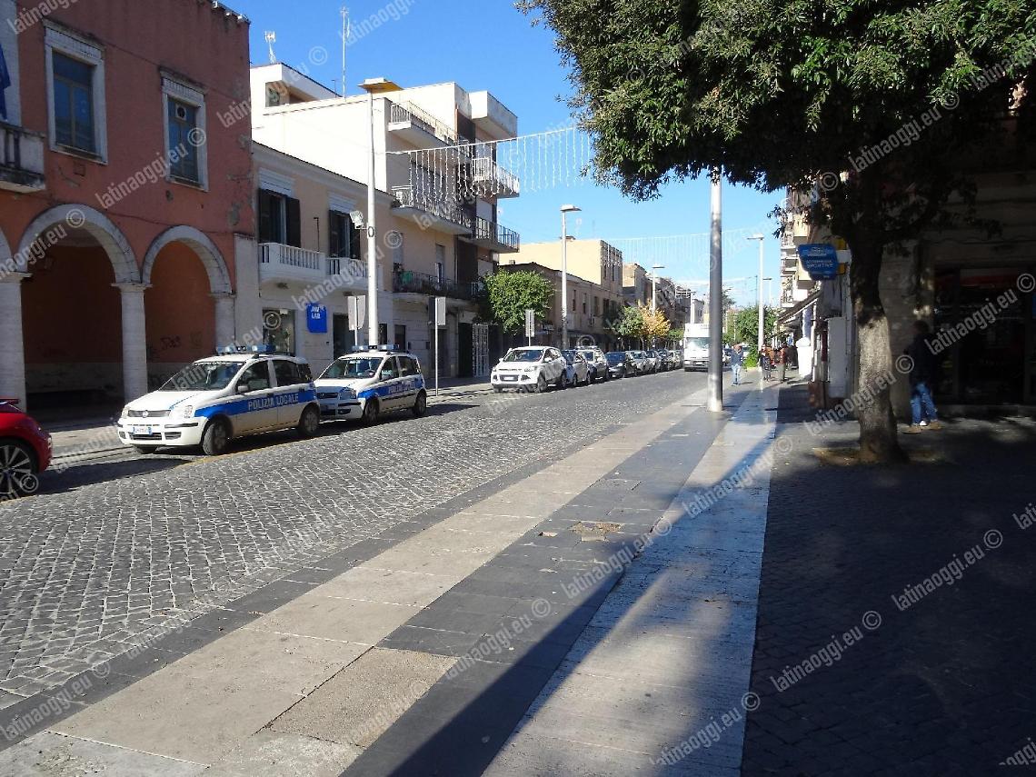 Cisterna, stop alla sosta selvaggia sui marciapiedi del centro