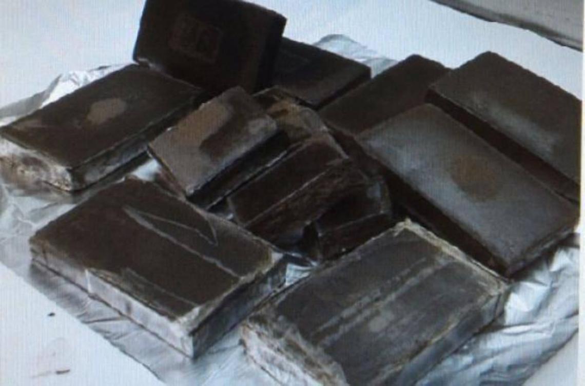 Quasi un chilo di hashish in macchina. Arrestato 47enne