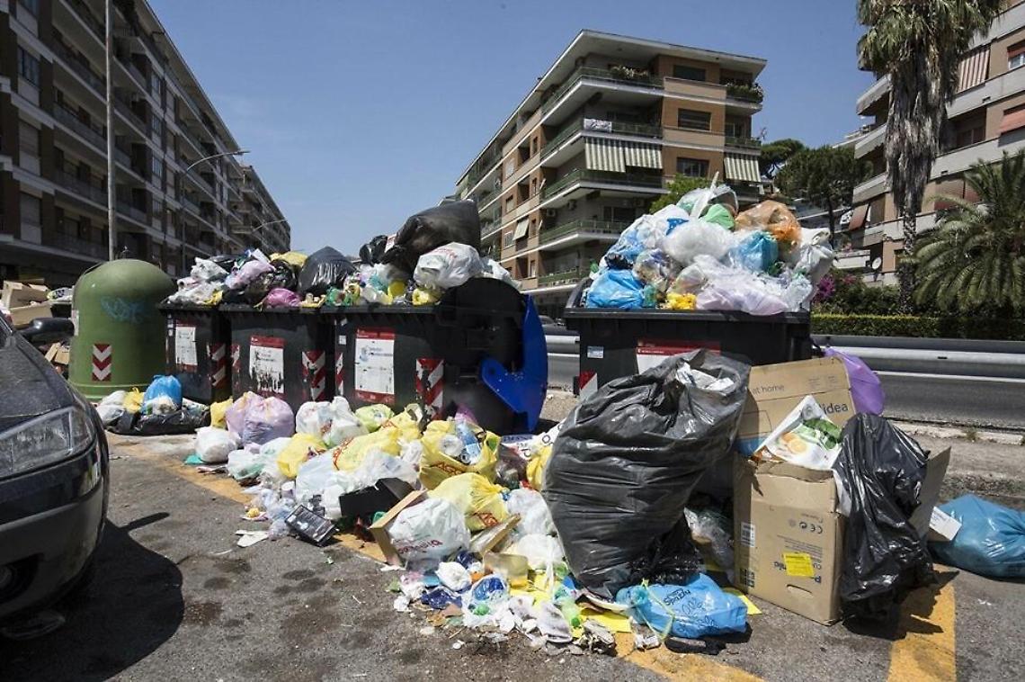 Emergenza rifiuti a Roma, precettati tutti gli impianti del Lazio