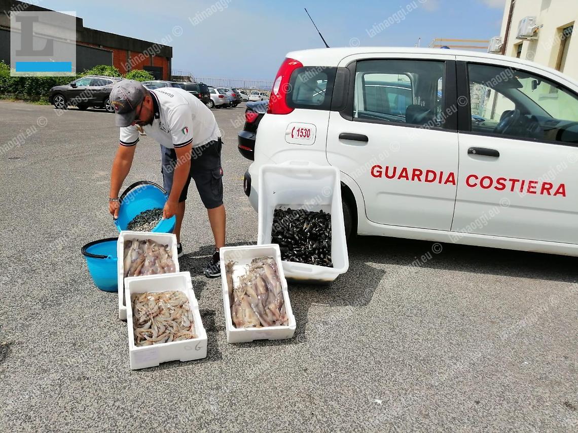 Formia, illeciti sul litorale: raffica di multe dalla Guardia Costiera