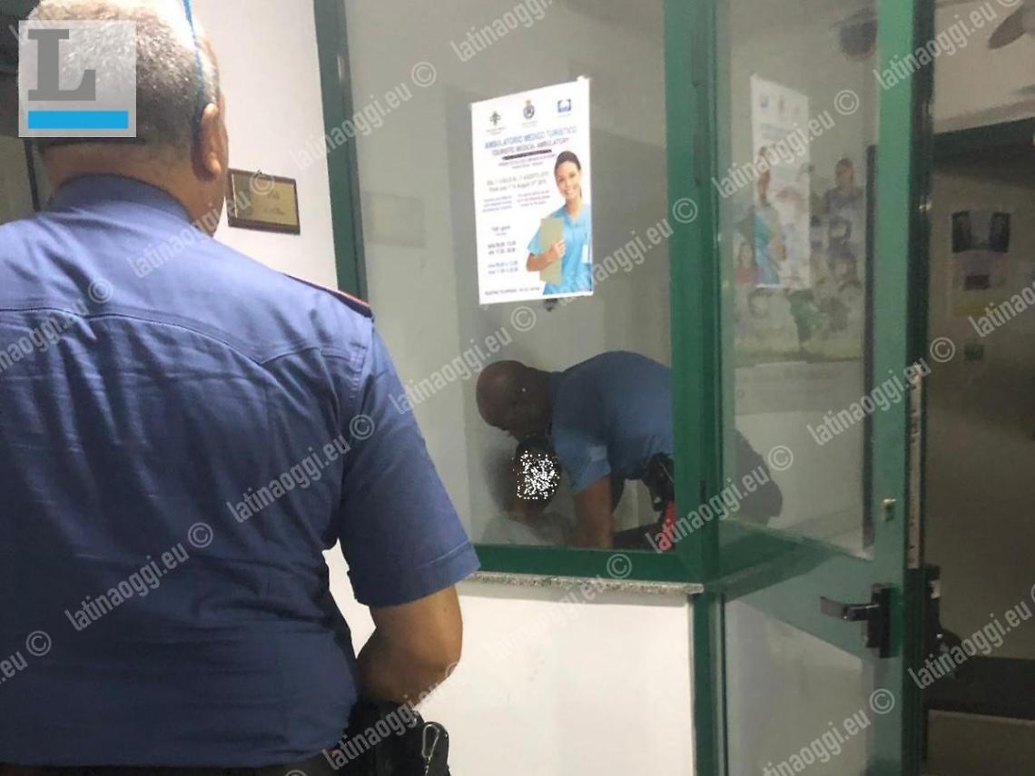 Cerca di rubare una bicicletta e tenta la fuga: bloccato dai carabinieri