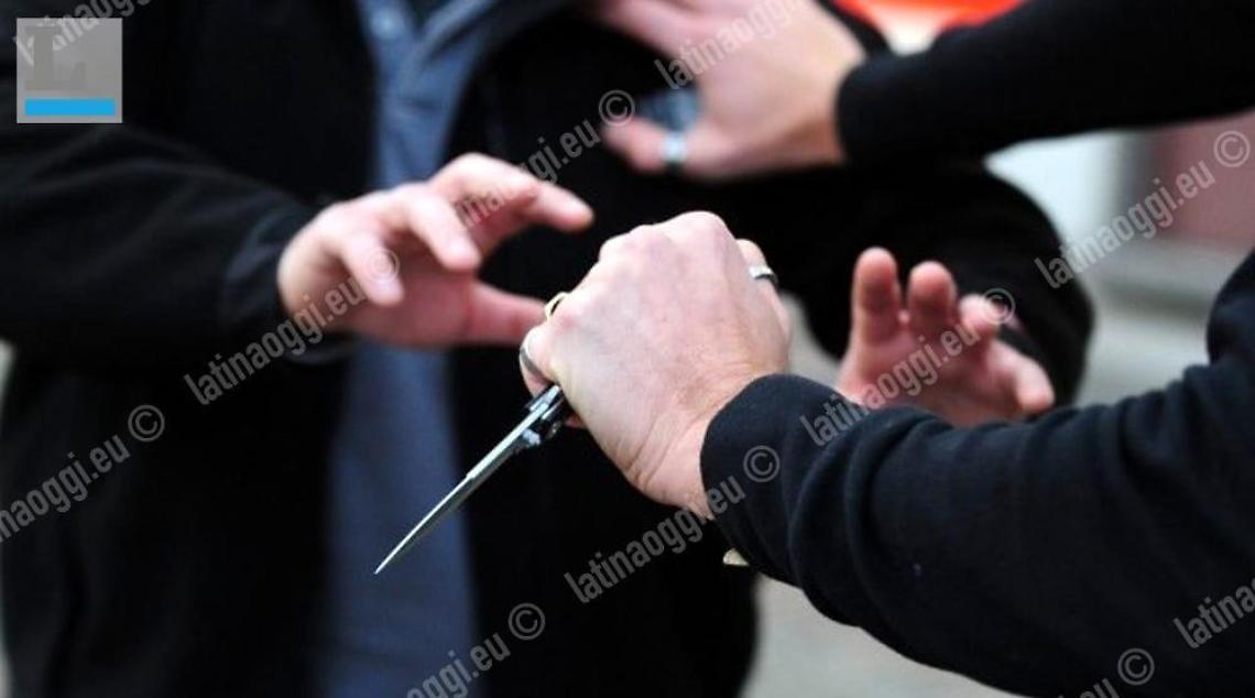 Accoltella il convivente della madre perch&eacute; aveva picchiato la sorella