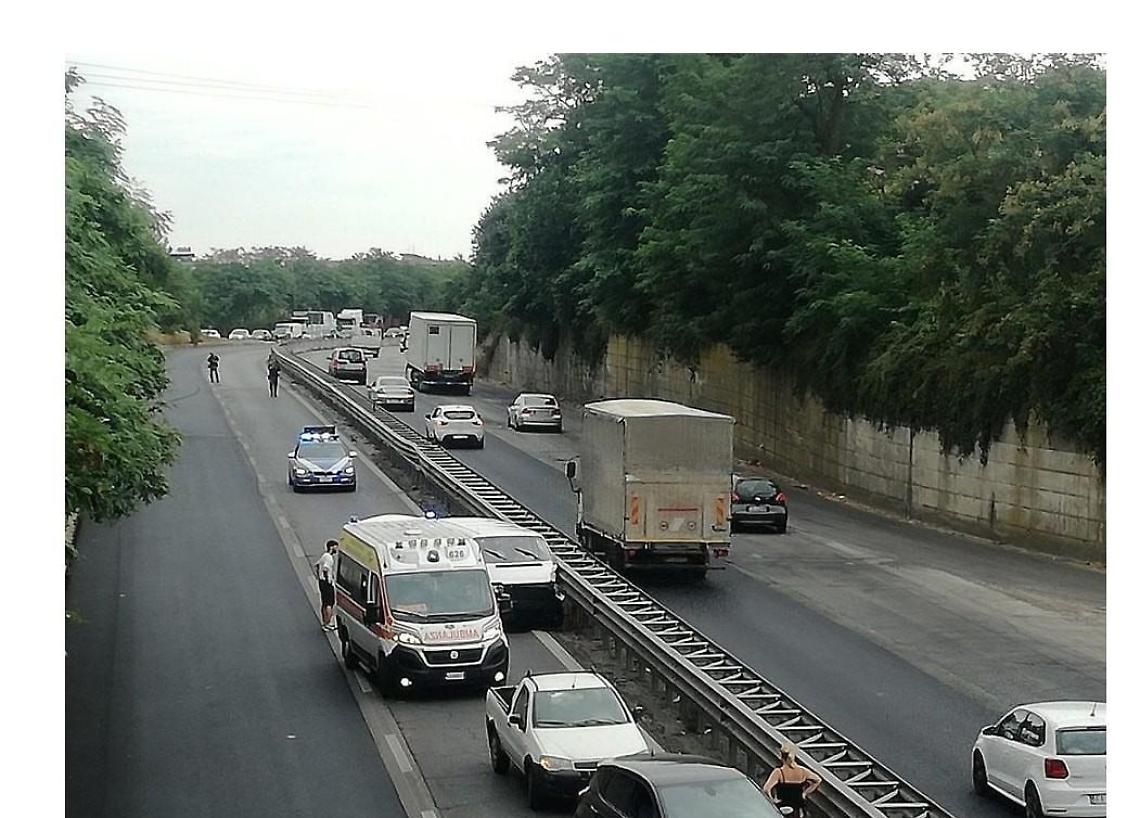 Incidente stradale sulla Pontina, strada chiusa in direzione Roma