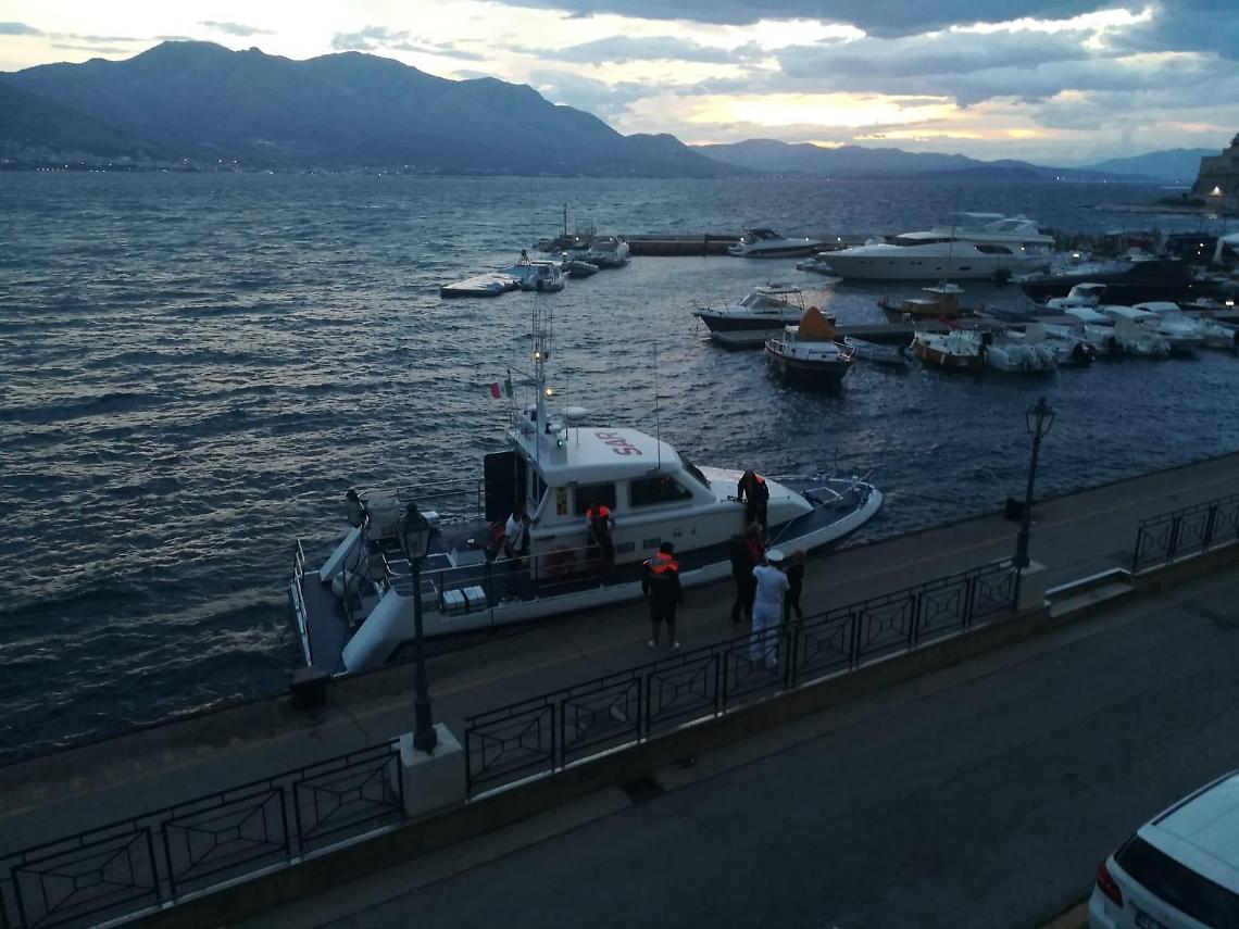 Barca statunitense in avaria, provvidenziale salvataggio della Guardia Costiera