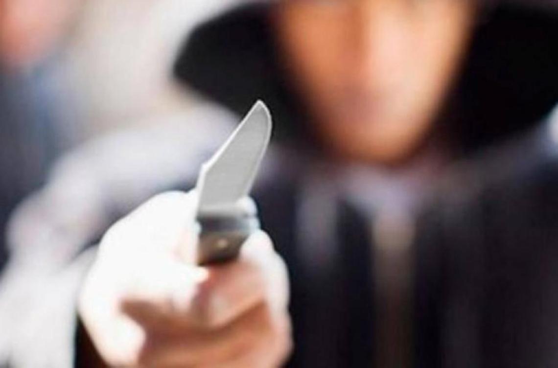 Pomezia, uomo accoltellato mentre lavora in un panificio