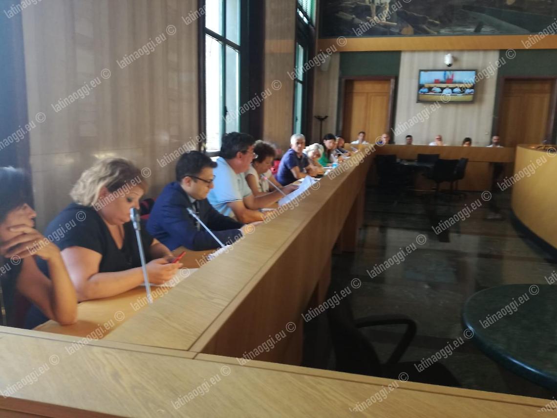 Acqua, in conferenza dei sindaci è battaglia sull'aumento delle tariffe