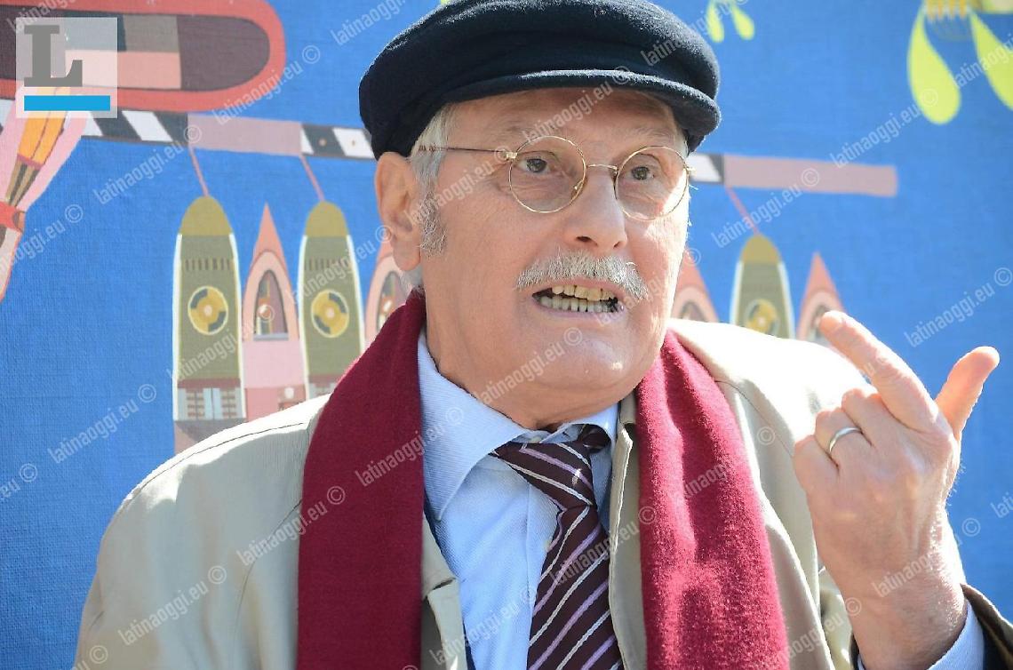 Pennacchi contro l'analfabetismo: "Torniamo ad imparare le poesie a memoria"