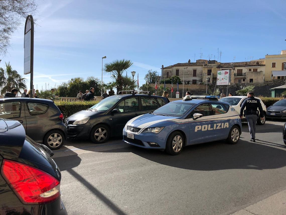 Nettuno: ragazzo di 14 anni litiga col padre, poi prende l'auto e scappa via