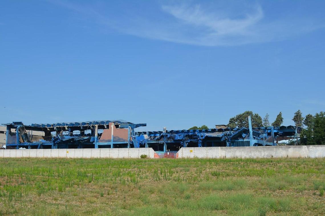 Pomezia, incendio alla Eco-X: niente fibre d'amianto sui rifiuti