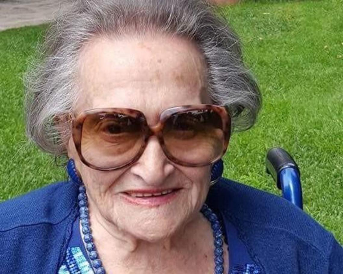 Fondi, nonna Elpidia compie 107 anni. Una vita a cucire abiti da sposa