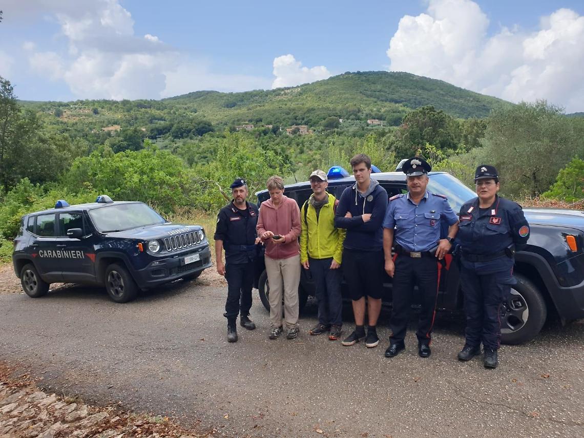 Famiglia di turisti francesi si perde nei boschi, salvati dai carabinieri