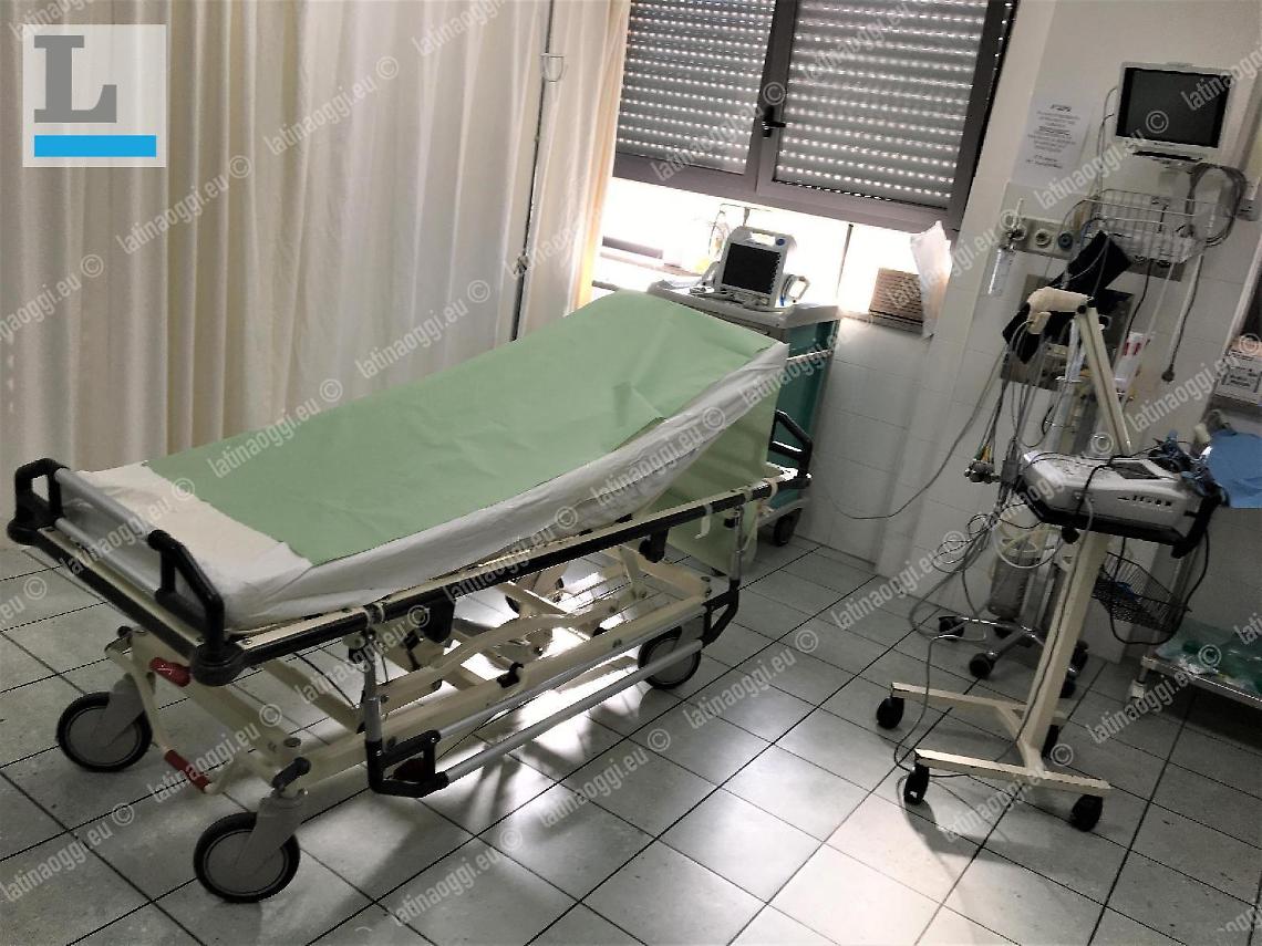 Dimessa due volte dalla clinica, 71enne muore in barella