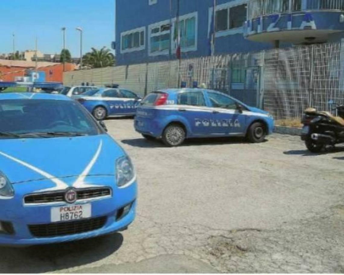 Gambe spezzate dopo il salto dal balcone e il tentato furto