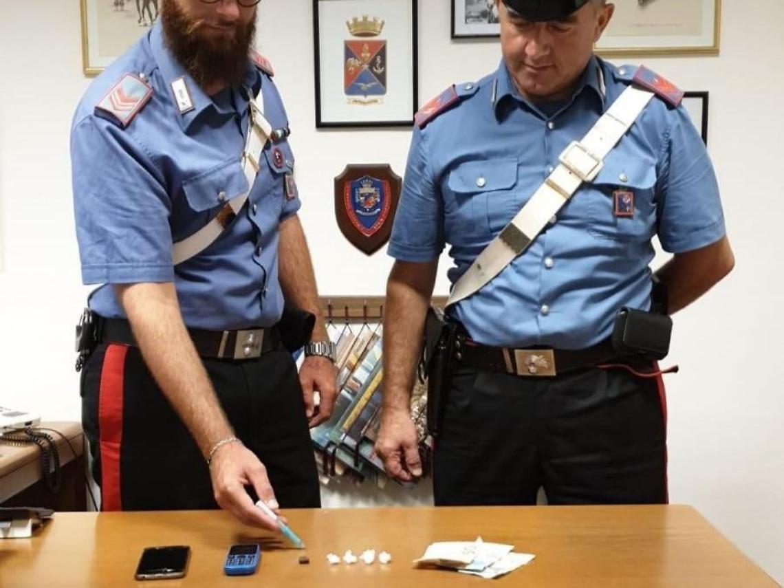Sorpreso mentre cedeva una dose di cocaina: 39enne arrestato a Sabaudia