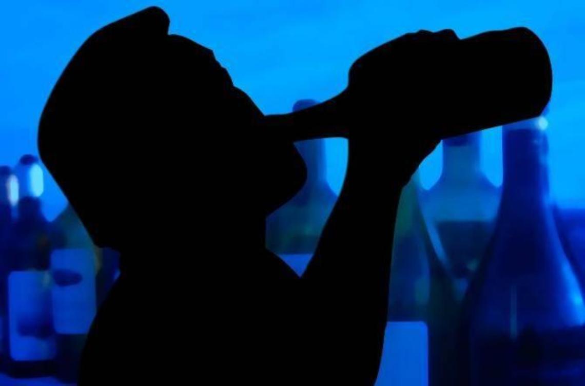 Latina, alcol ai minori: la Procura indaga per lesioni gravi