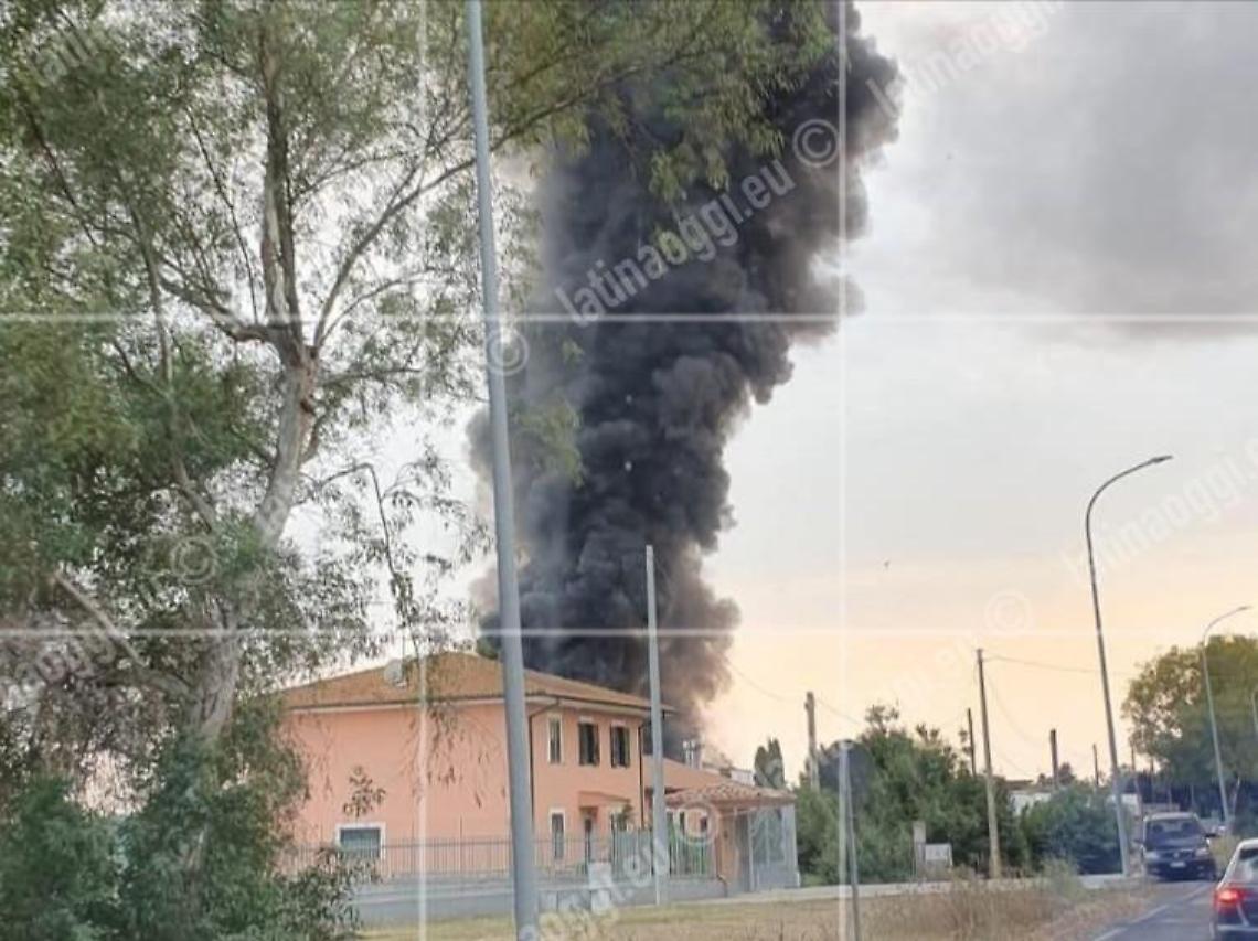 Latina, rogo sulla Migliara 43 a San Michele: i danni molto ingenti