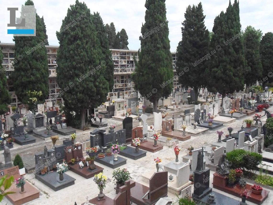 Nettuno, raffica di furti fra le tombe: rubati fiori e piante nel cimitero