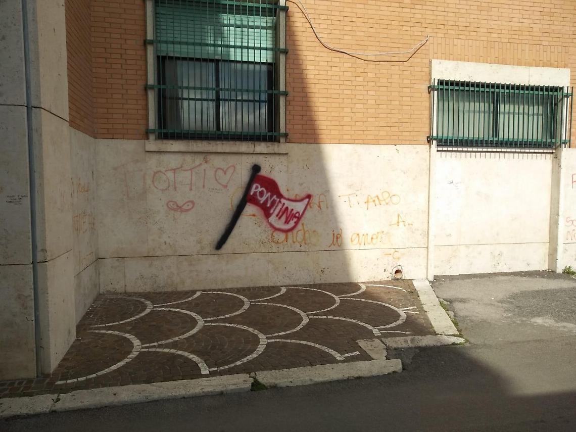 Comune nel mirino dei vandali, finalmente le scritte saranno cancellate