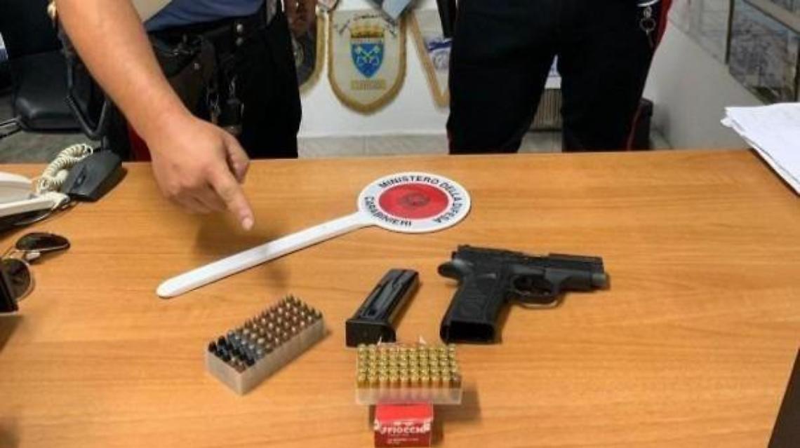 Armi e munizione detenute illegalmente. Un arresto