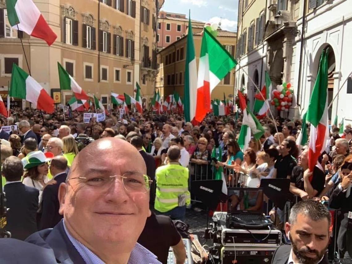 Adinolfi: "Una piazza democratica per dire no alla politica delle poltrone"