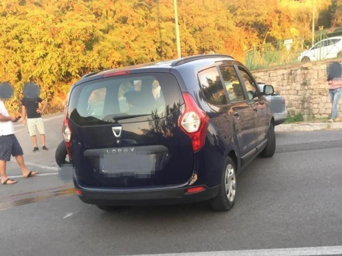 Incidente tra auto e moto sulla Flacca, grave un centauro